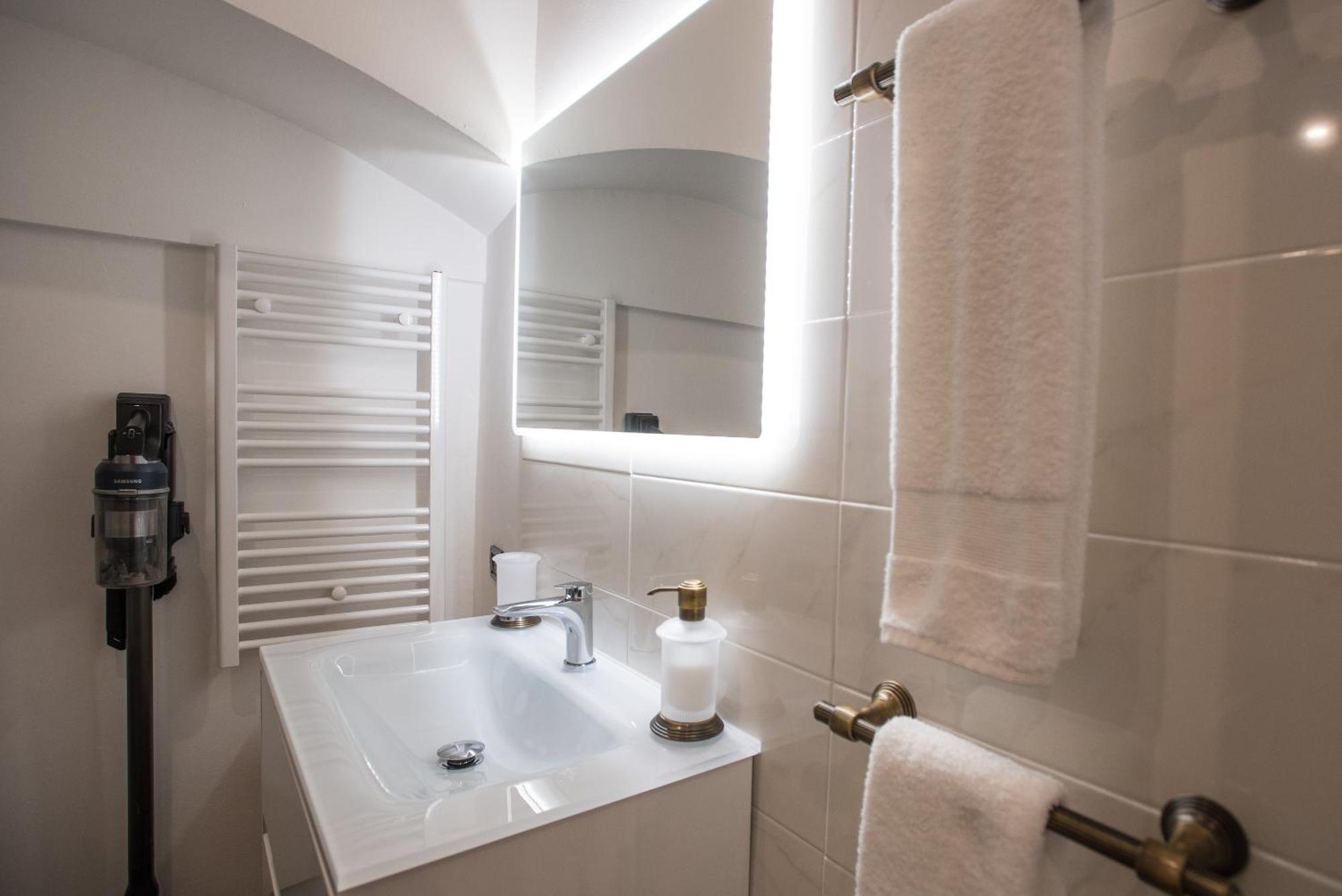 Apartment In The City Centre - Free Parking Cagliari Exterior foto